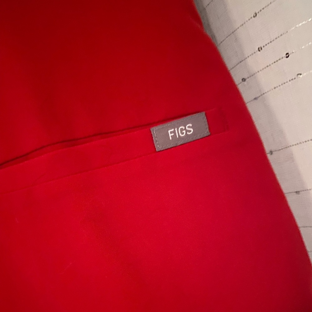 FIGS ~ Red three-pocket Casma top only worn once! XS